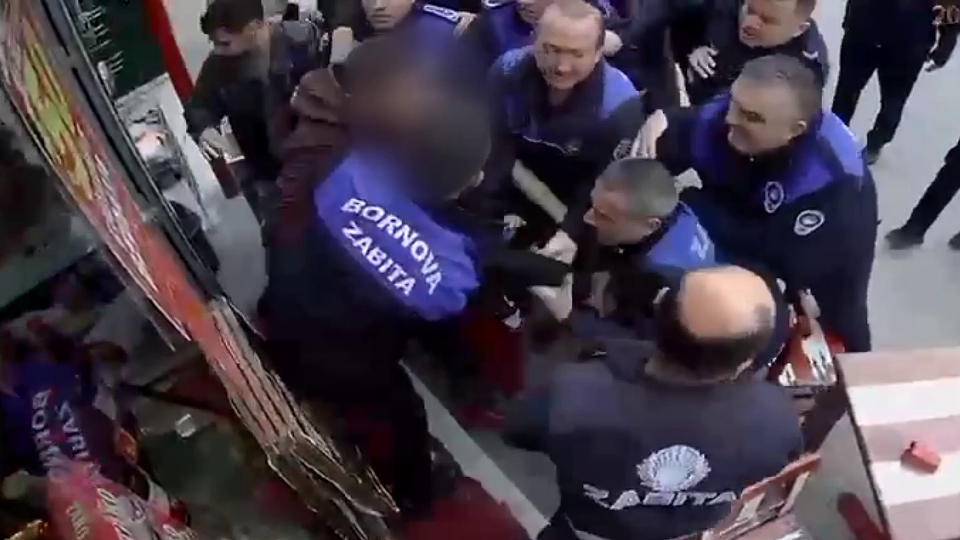 Esnafla zabıtanın kavgası kamerada