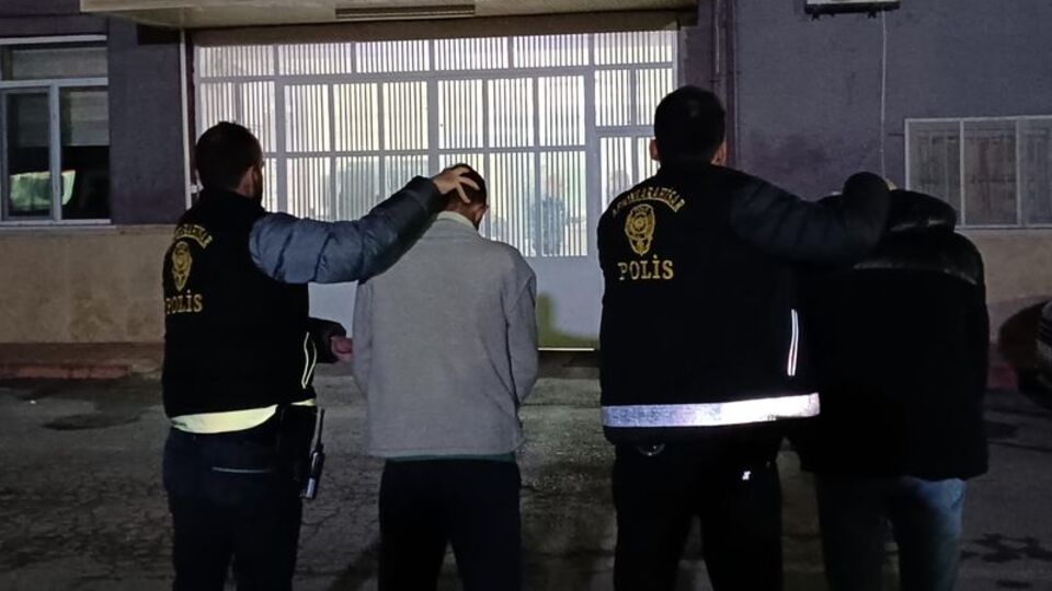 Annesini öldüren genç ve arkadaşı tutuklandı