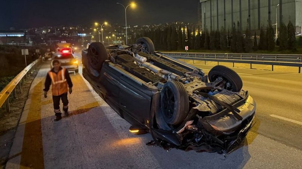 Bariyerlere çarpan cip devrildi: 1 ölü