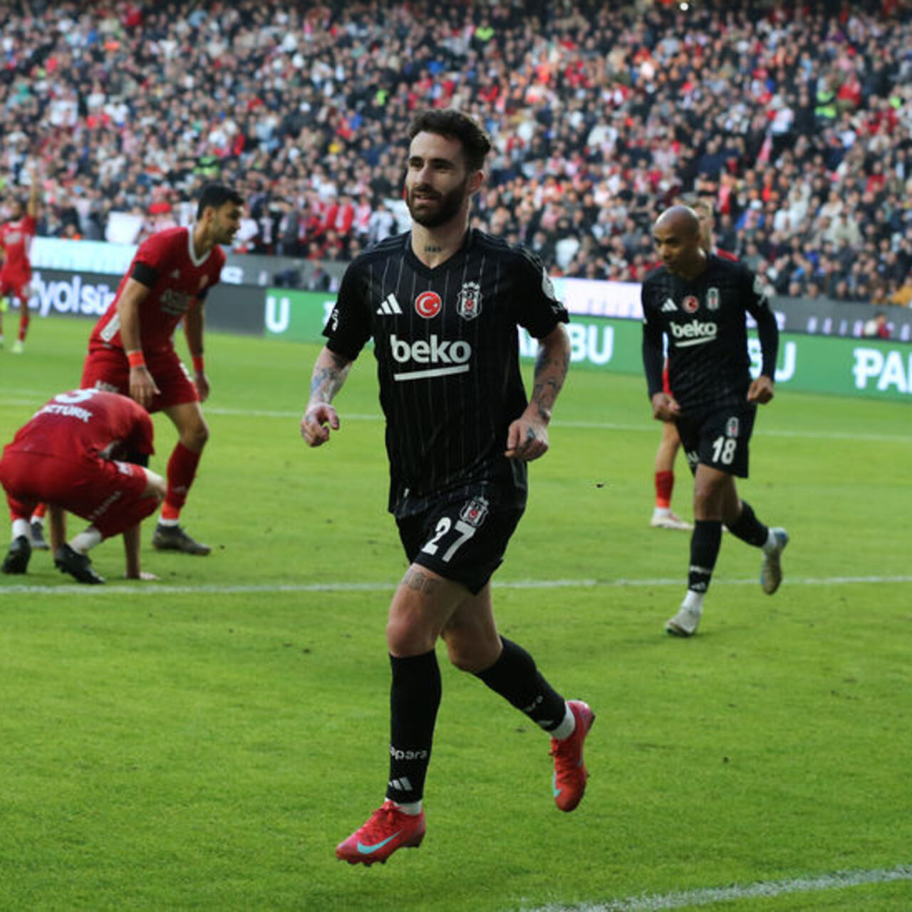 Rafa Silva'ya Premier Lig'den kanca!