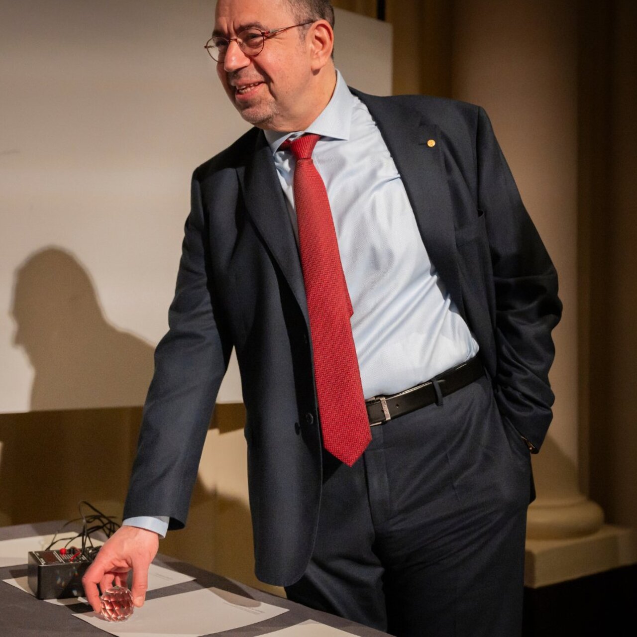 Annesinin hatırasını Nobel'e bağışladı