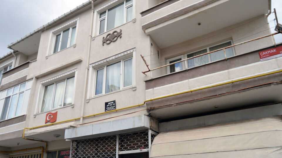 Genç kadın sevgilisinin evinde öldü!