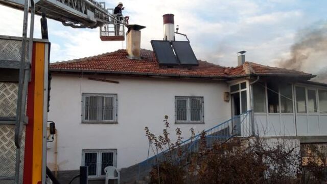 Neşet Ertaş'ın kız kardeşinin evi yandı