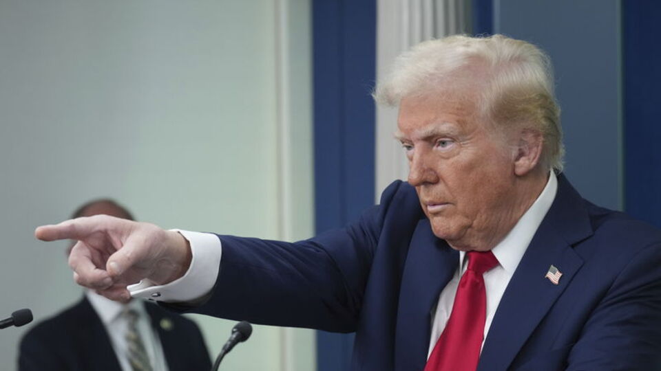 Trump: Kanada'ya yüzde 25 vergi uygulayacağız