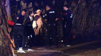 Bataklıkta 4 saat mahsur kaldı! Vinçle kurtarıldı