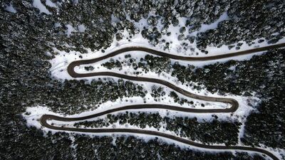 Sahara Geçidi'nde kış manzarası