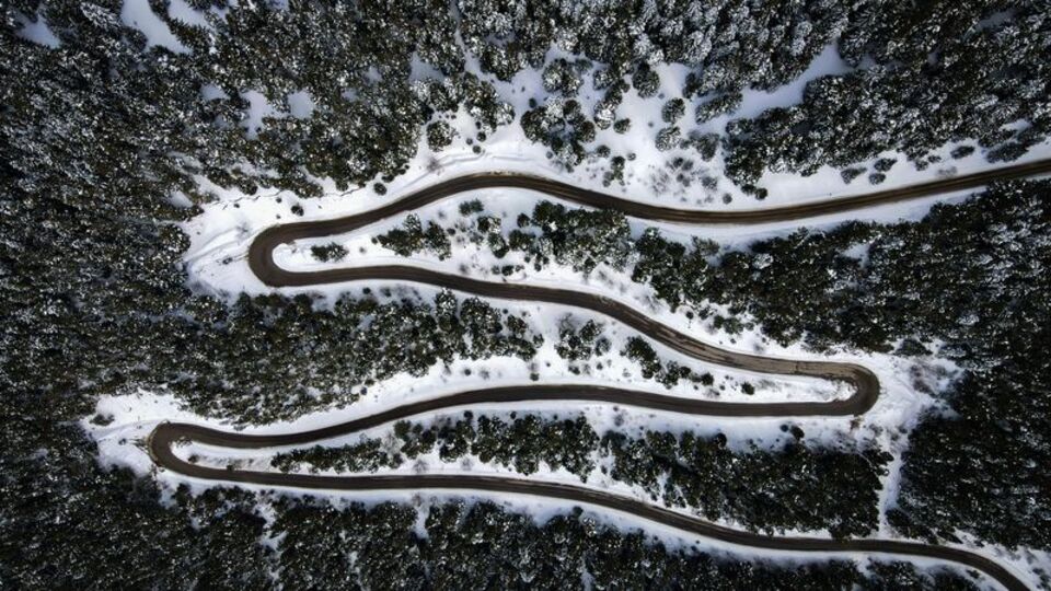 Sahara Geçidi'nde kış manzarası