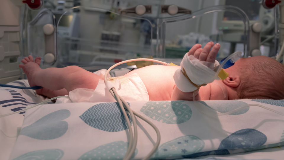 Aşı karşıtlığı yüzünden beyin kanaması geçiren bebek entübe edildi