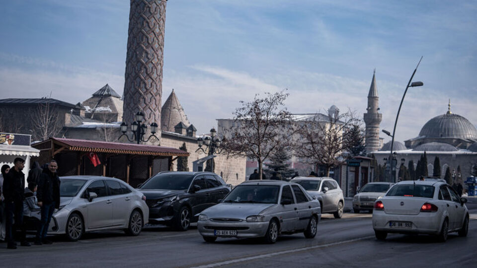 Erzurum'da hava kirliliğine artan araç etkisi!