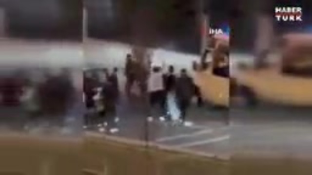 Tekme tokatlar havada uçuştu