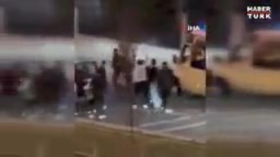 Tekme tokatlar havada uçuştu