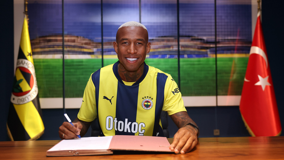 Fenerbahçe iki transferinin lisansını çıkarttı!