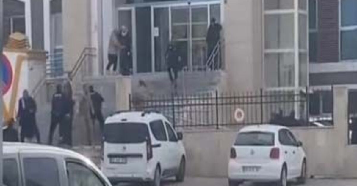 Adliye Bahçesinde Kavga
