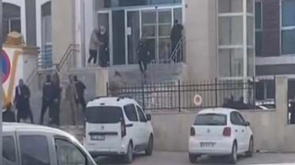 Adliye bahçesinde kavga: 16 yaralı, 15 gözaltı