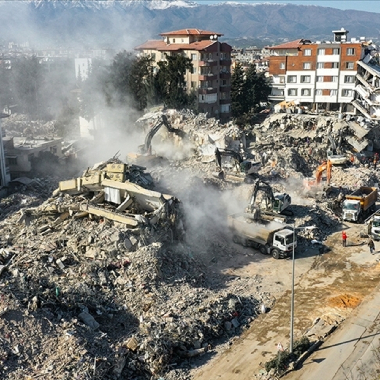 Deprem bölgesinde mücbir sebep hali uzatıldı