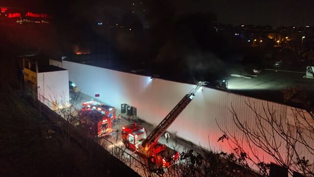 Market deposunda feci yangın!