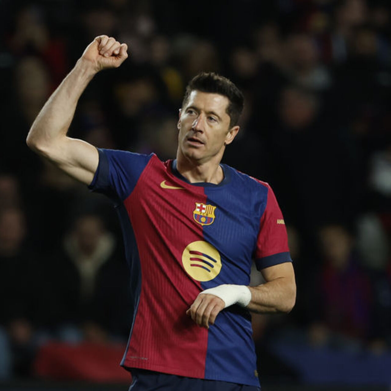 Barcelona Lewandowski ile kazandı