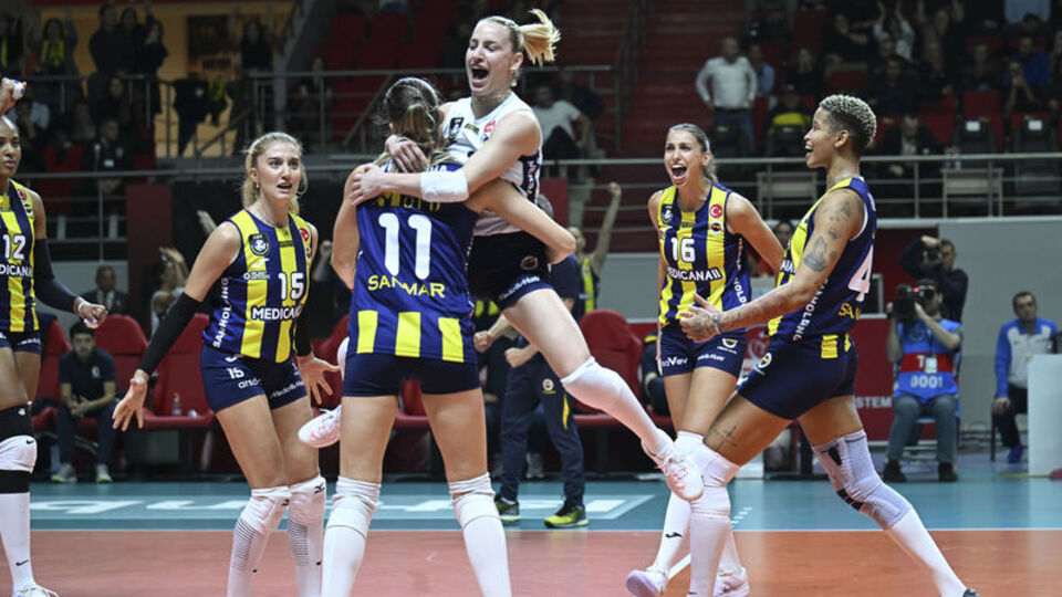 Voleybol derbisinde zafer Fenerbahçe'nin!