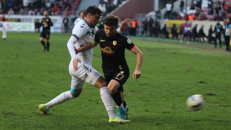 Sakaryaspor 90+6'da 1 puanı aldı!