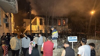 Antalya'da tarihi binada korkutan yangın