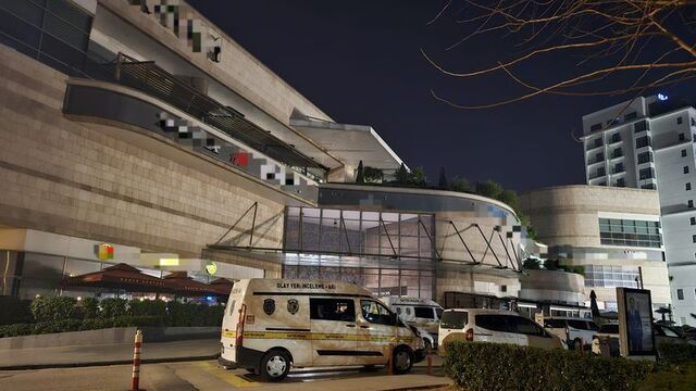 Gece AVM'ye girip kuyumcuyu soydu! Kilolarca altınla kaçtı!