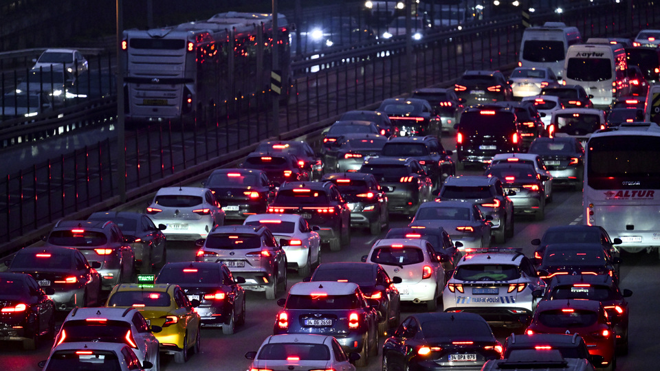 Megakentte tatil sonrası trafiği!