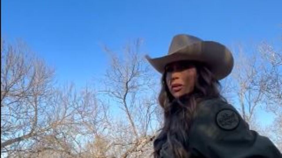 ABD İç Güvenlik Bakanı at sırtında sınır devriyelerini gezdi