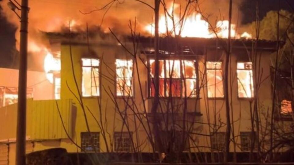 150 yıllık tescilli bina yandı