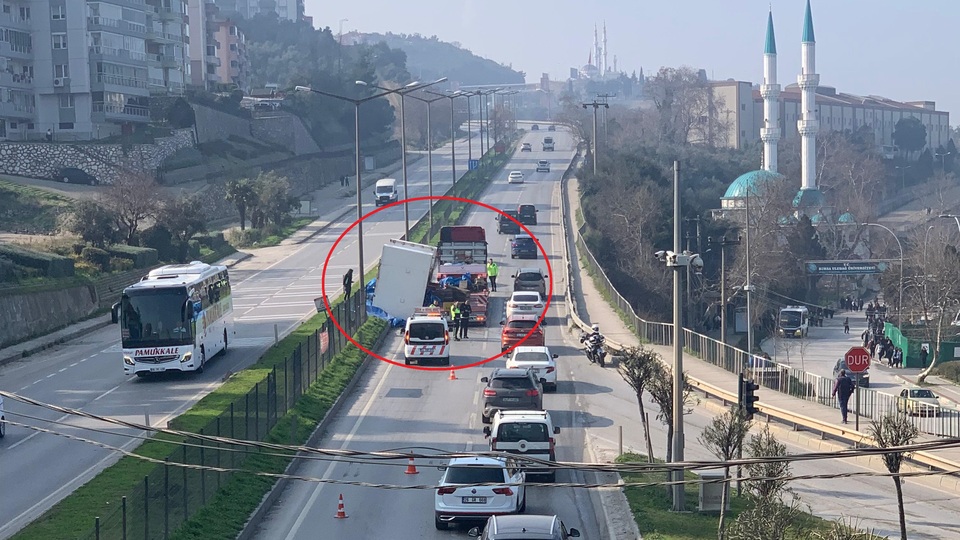 Kontrol paneli TIR'dan düştü