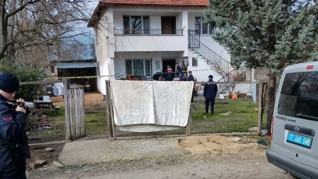 Evinde başı kesilerek öldürüldü; eşi gözaltına alındı