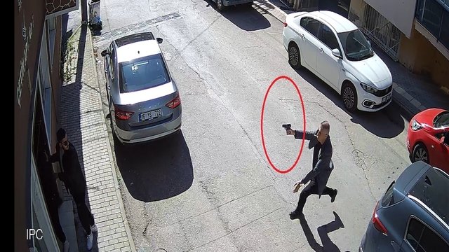 "Annemizi öldürmemesi için kardeşimle önüne geçtik!"