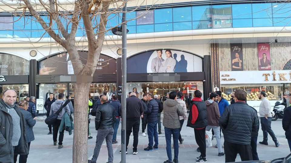 Genç kadın iş merkezinin 7. katından düştü!