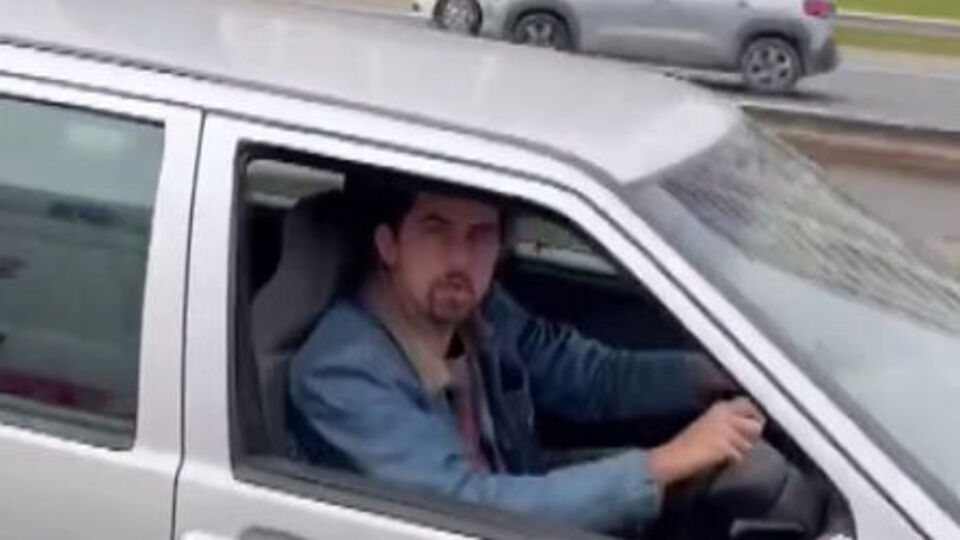 Hasta taşıyan ambulansa yol vermedi