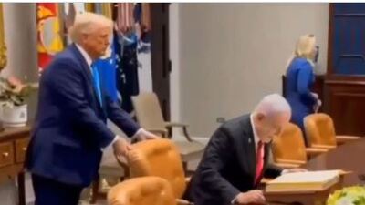 Trump'ın Netanyahu'nun sandalyesini çekmesi gündem oldu