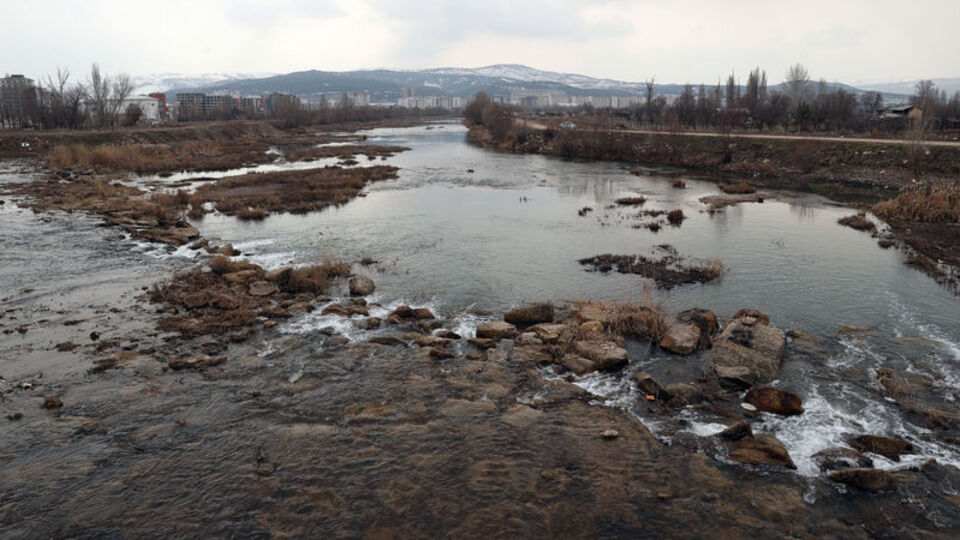 Türkiye'nin en uzun nehrinde debi düştü