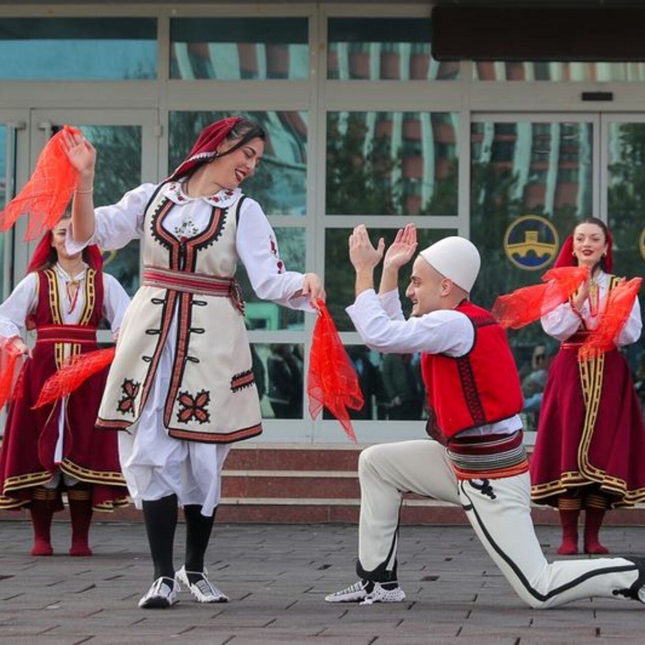 Balkan Halk Oyunları Festivali başladı