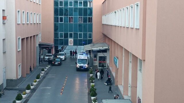 Tuğla taşıma bandına ayağını kaptırarak öldü