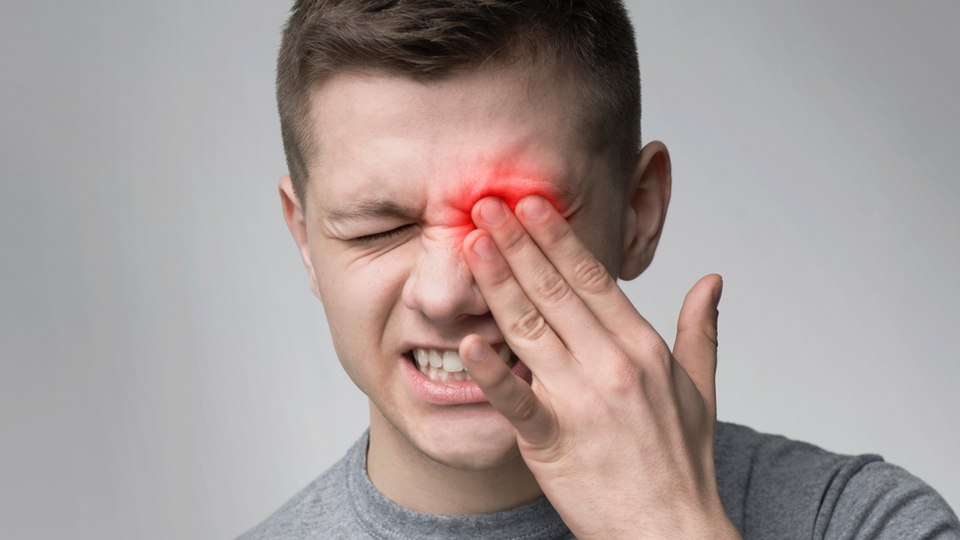 Göze vuran baş ağrısı neden olur?