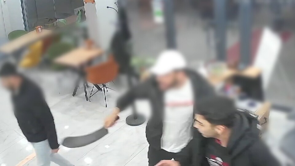 Palayla iş yerini bastılar