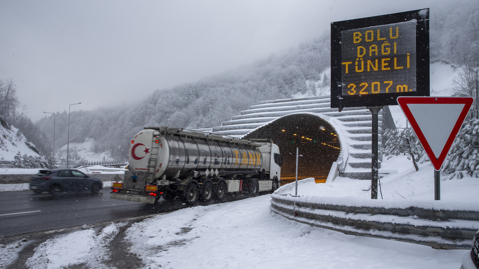 Bolu dağında kar etkili oluyor!