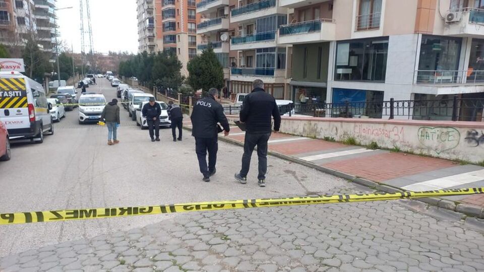 Otomobilde silahlı saldırıya uğradı