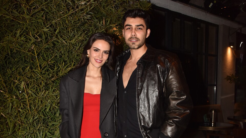 Yeni yaşını kardeşi ve dostlarıyla kutladı