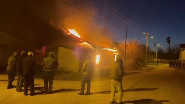 Adana'da çıkan yangın 2 evi küle çevirdi