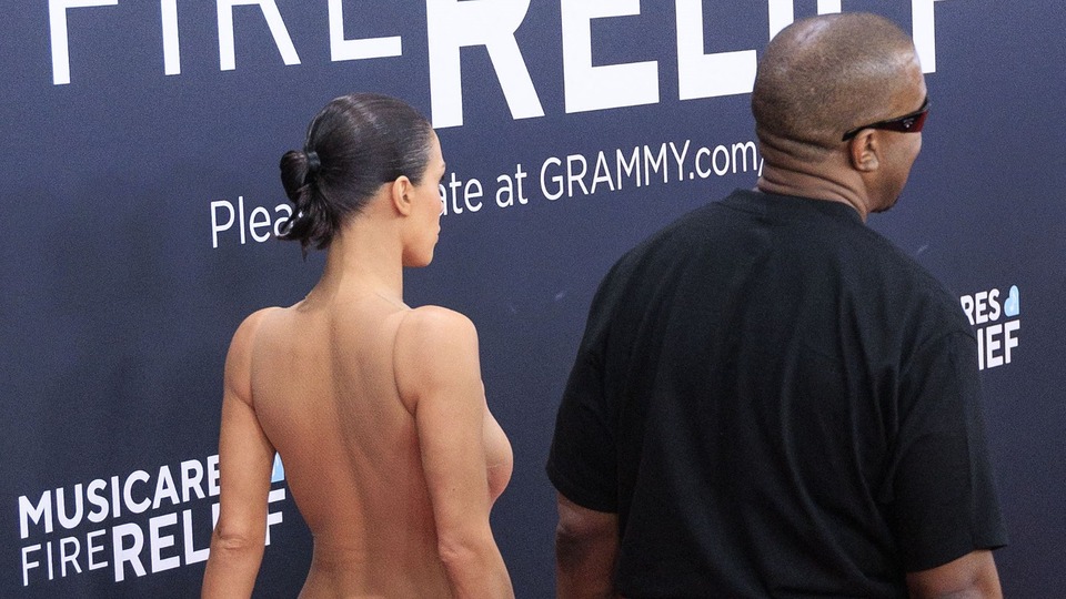 İstismar mı, 'performans sanatı' mı?