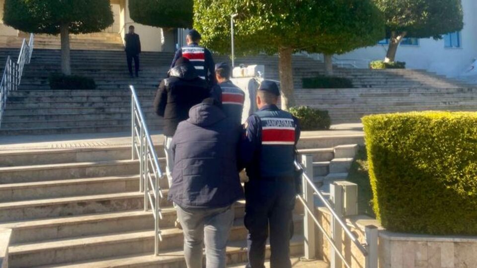 Cezaevinden firar etti! Ekipler ticari taksinin bagajında yakaladı