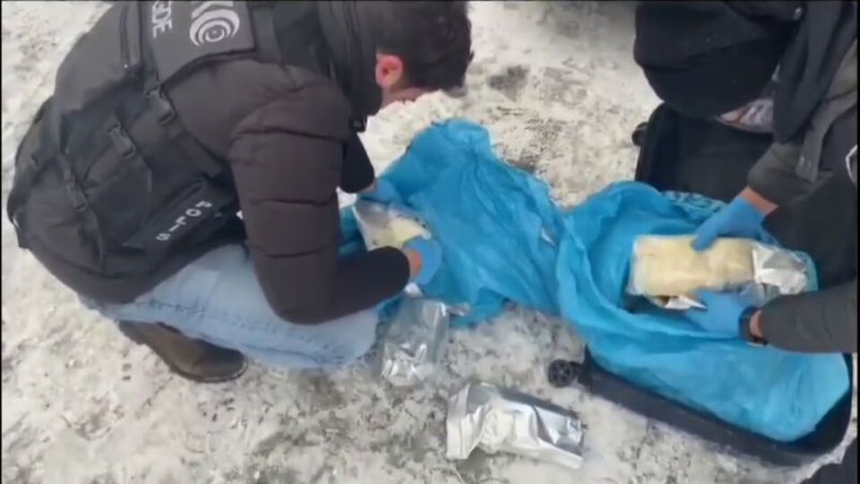 Araçtan 15 kilo sentetik uyuşturucu çıktı