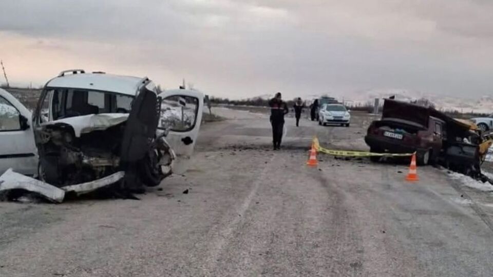 Konya'da zincirleme kaza: 2 ölü, 1 yaralı