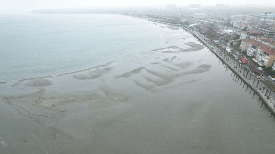 Ürküten görüntü! Silivri'de deniz 150 metre çekildi!