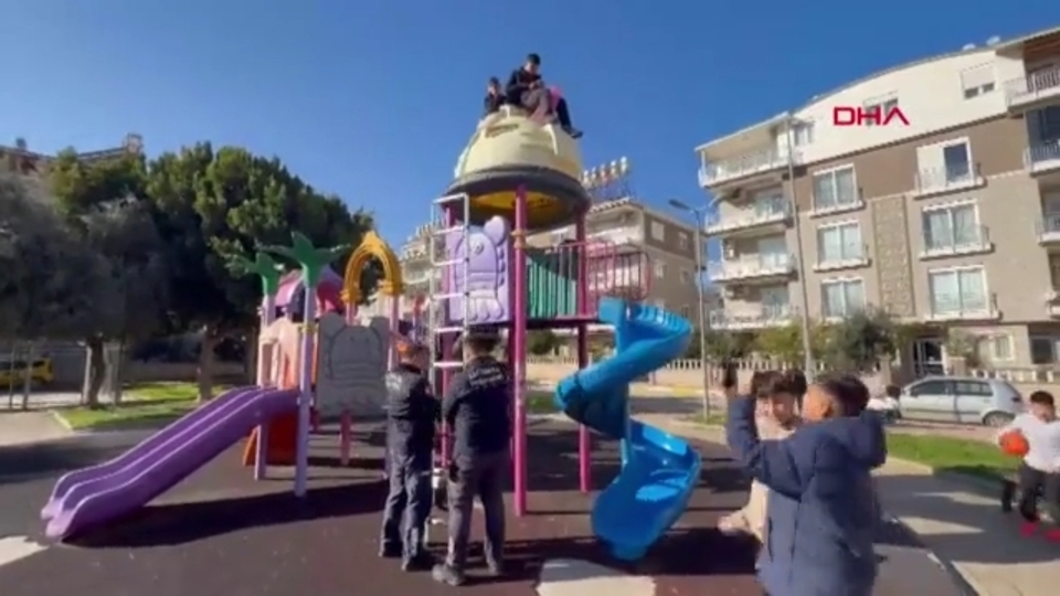 Kaydırakta mahsur kaldılar