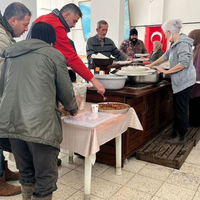 Köyü ziyaret edenlere ücretsiz yemek